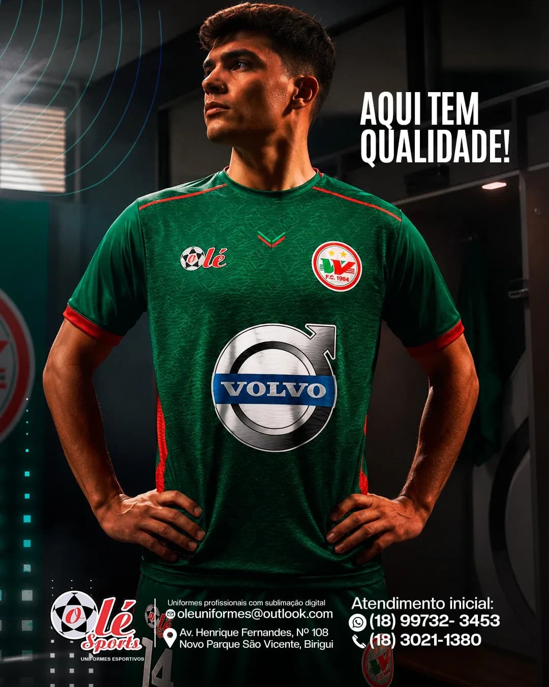Camisas Volvo verde, rosa e azul